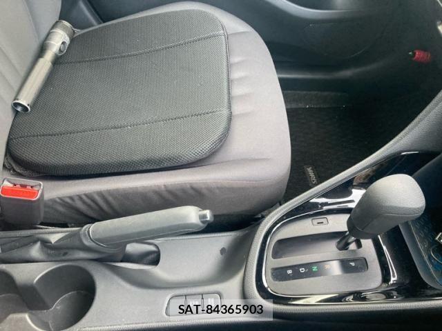 Toyota YARIS 2022-02 8416065-19
