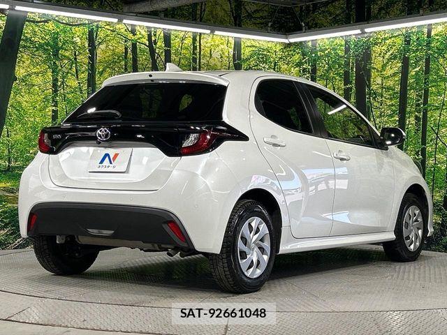 Toyota YARIS 2024-06 8439176-16