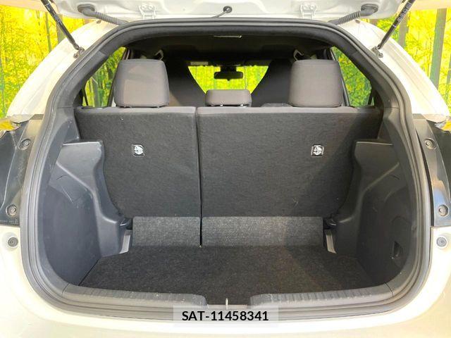 Toyota YARIS 2021-08 8458858-9