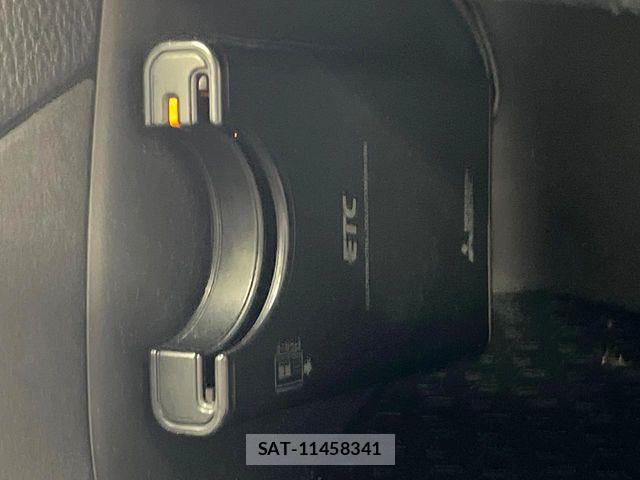 Toyota YARIS 2021-08 8458858-5