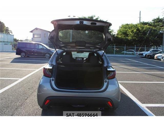 Toyota YARIS 2025-01 8486323-17