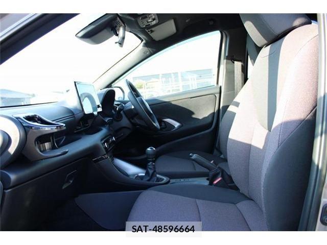 Toyota YARIS 2025-01 8486323-19