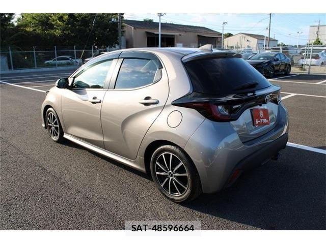 Toyota YARIS 2025-01 8486323-26