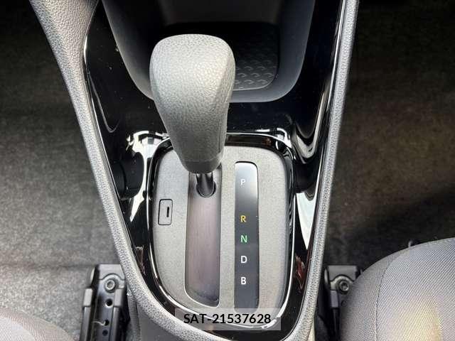 Toyota YARIS 2021-08 8486333-13