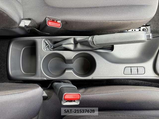 Toyota YARIS 2021-08 8486333-15