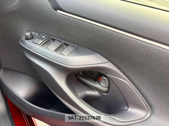 Toyota YARIS 2021-08 8486333-22