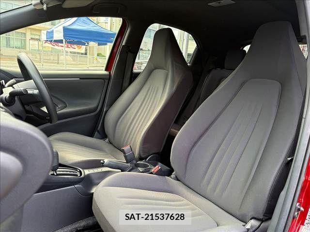 Toyota YARIS 2021-08 8486333-7