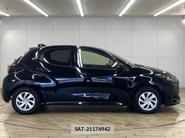 Toyota YARIS 2021-01 8486331-17