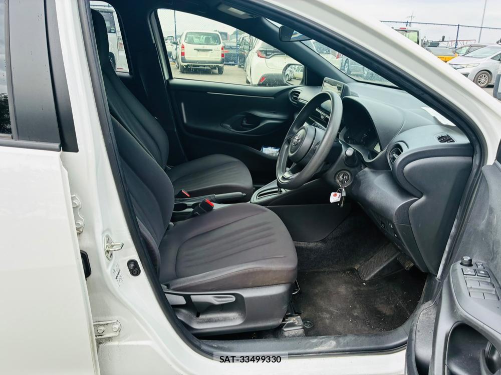 Toyota YARIS 2023-07 8079878-11