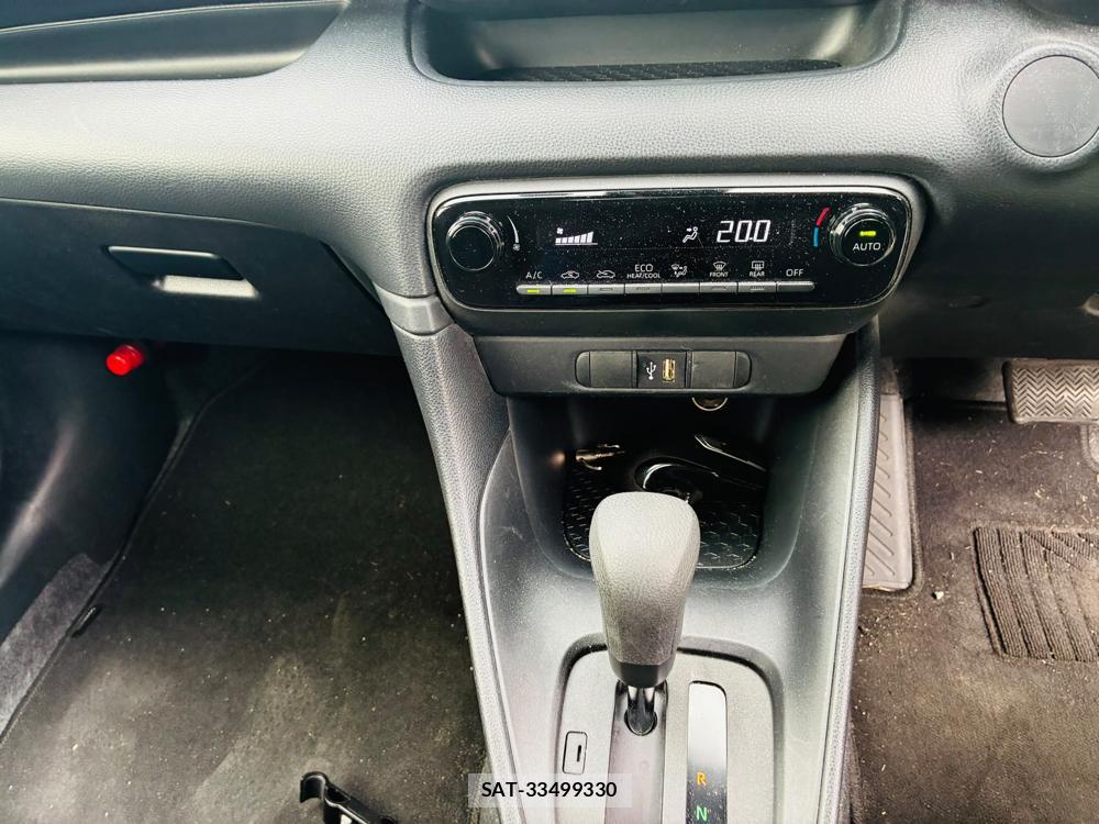 Toyota YARIS 2023-07 8079878-18