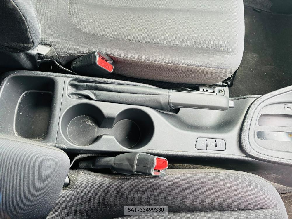 Toyota YARIS 2023-07 8079878-19