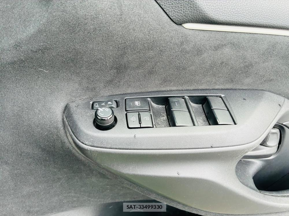 Toyota YARIS 2023-07 8079878-21