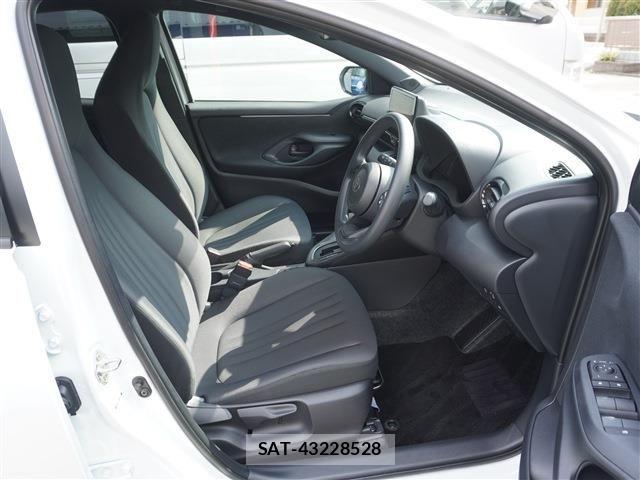 Toyota YARIS 2026-01 8528443-13