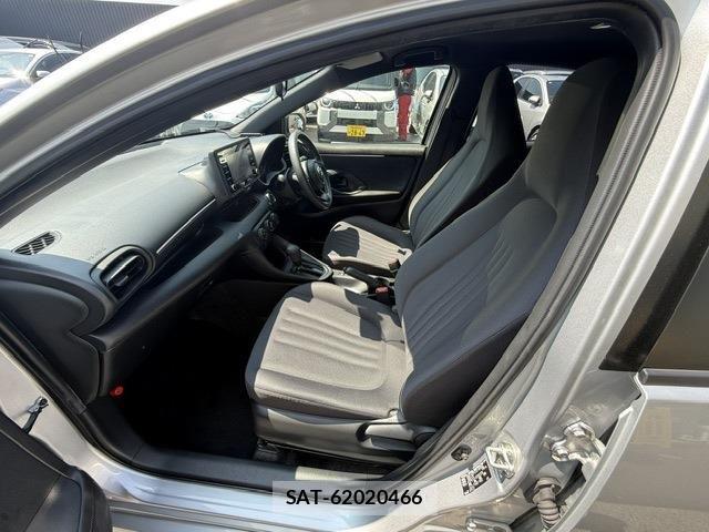 Toyota YARIS 2023-06 8528455-11