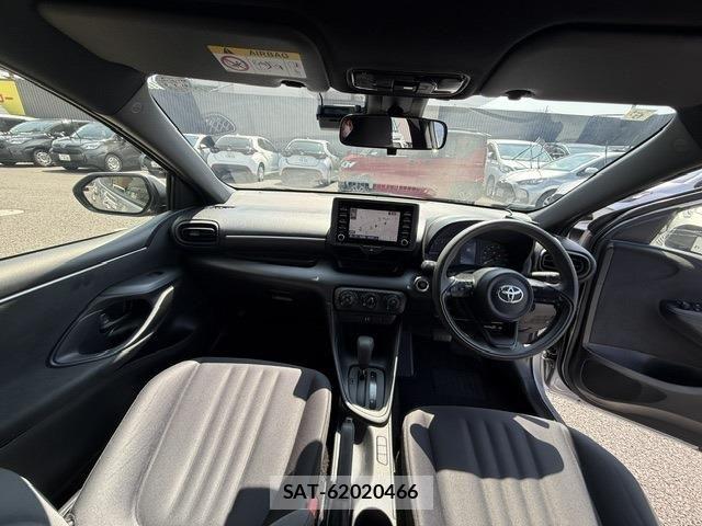 Toyota YARIS 2023-06 8528455-3