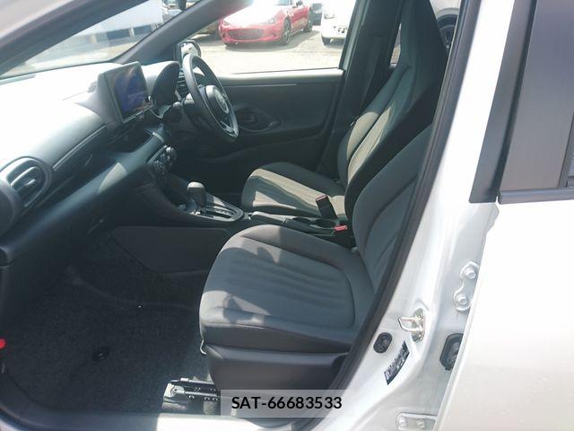 Toyota YARIS 2025-03 8528444-11