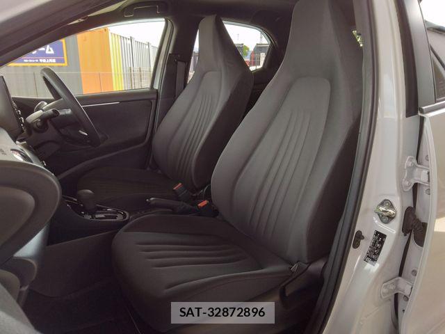 Toyota YARIS 2023-11 8564217-11