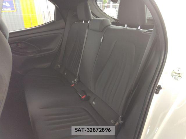 Toyota YARIS 2023-11 8564217-12