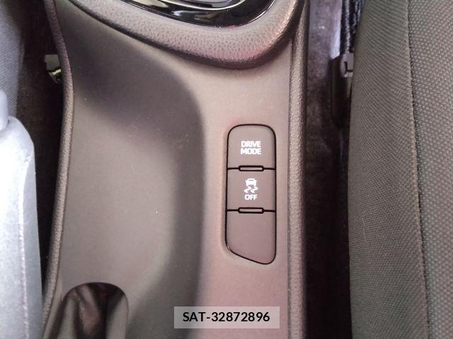 Toyota YARIS 2023-11 8564217-23