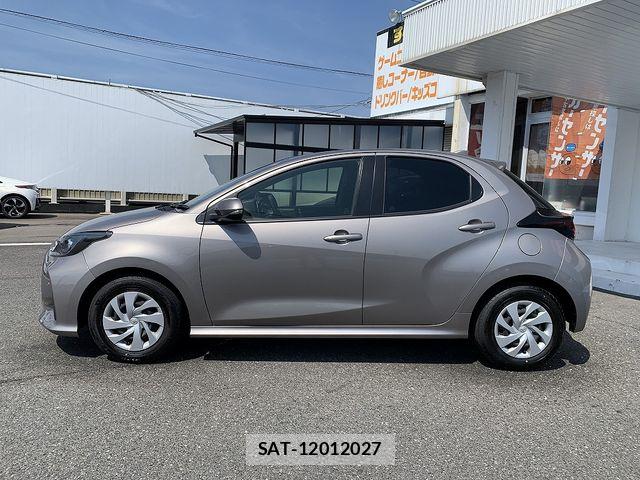 Toyota YARIS 2024-07 8564221-22
