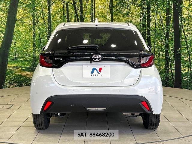 Toyota YARIS 2023-08 8564216-14