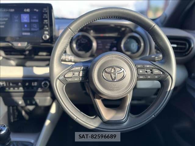 Toyota YARIS 2020-04 8564214-14