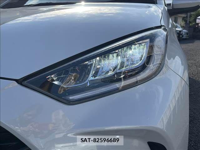 Toyota YARIS 2020-04 8564214-23