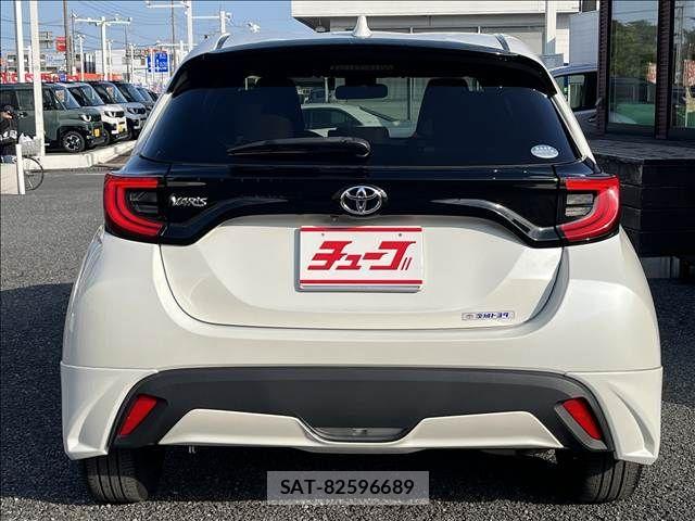 Toyota YARIS 2020-04 8564214-25