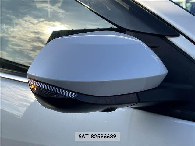 Toyota YARIS 2020-04 8564214-28