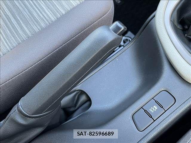Toyota YARIS 2020-04 8564214-5