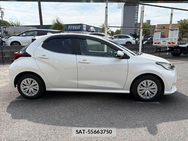 Toyota YARIS 2020-09 8564220-16