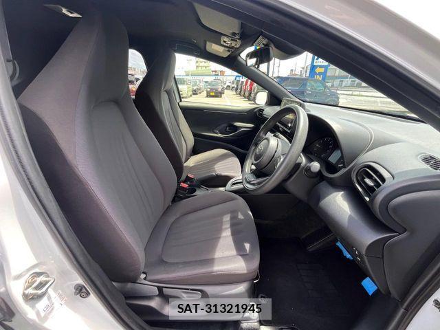 Toyota YARIS 2024-07 8564213-8