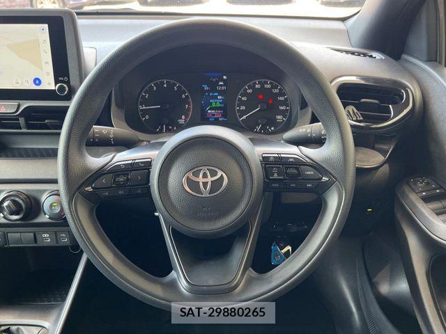 Toyota YARIS 2025-10 8564210-11