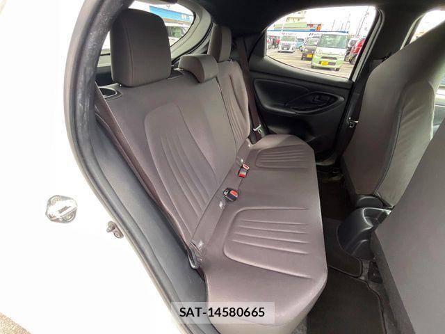 Toyota YARIS 2024-07 8564215-9