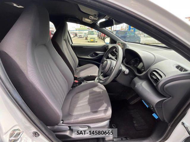 Toyota YARIS 2024-07 8564215-8