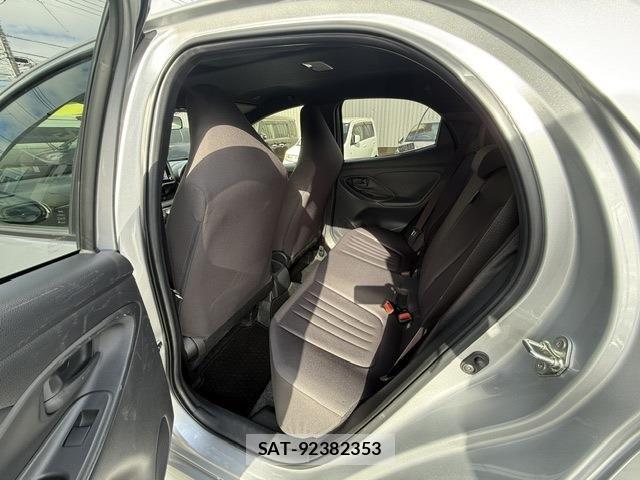 Toyota YARIS 2024-08 8564218-11