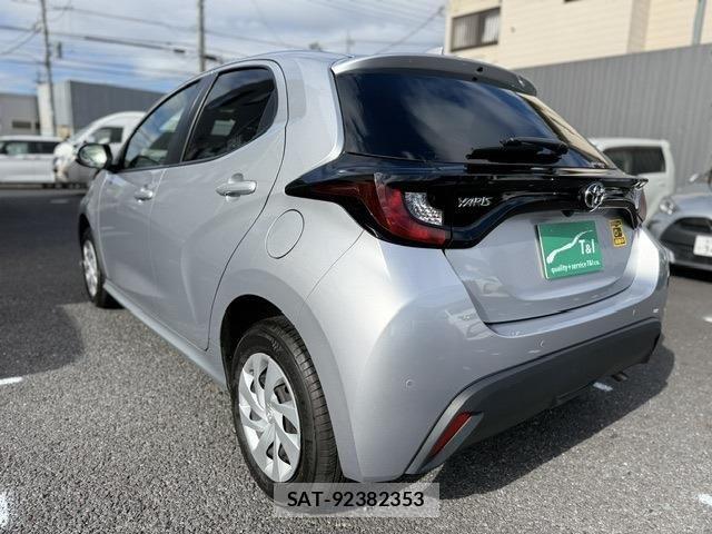 Toyota YARIS 2024-08 8564218-13