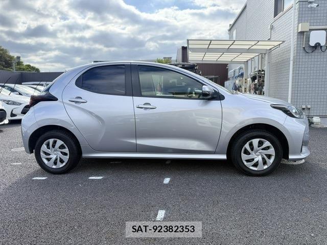 Toyota YARIS 2024-08 8564218-18