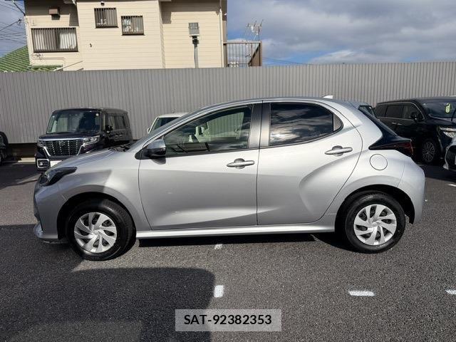 Toyota YARIS 2024-08 8564218-19