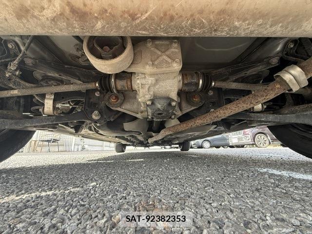 Toyota YARIS 2024-08 8564218-24