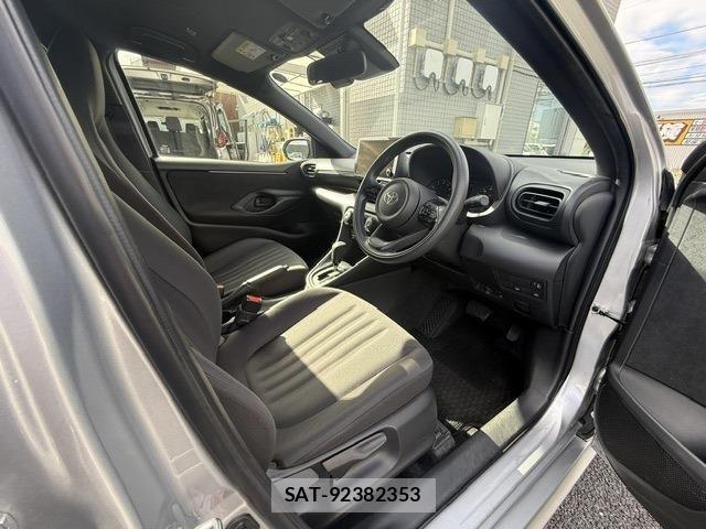 Toyota YARIS 2024-08 8564218-8