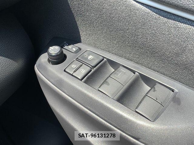 Toyota YARIS 2021-07 8564223-13