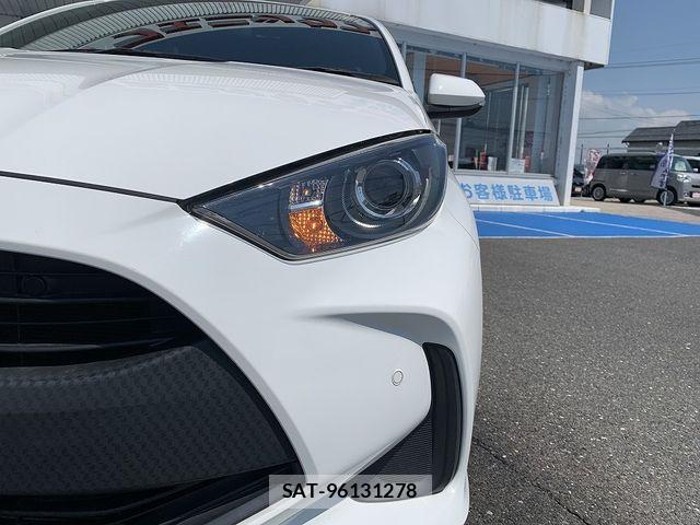 Toyota YARIS 2021-07 8564223-26