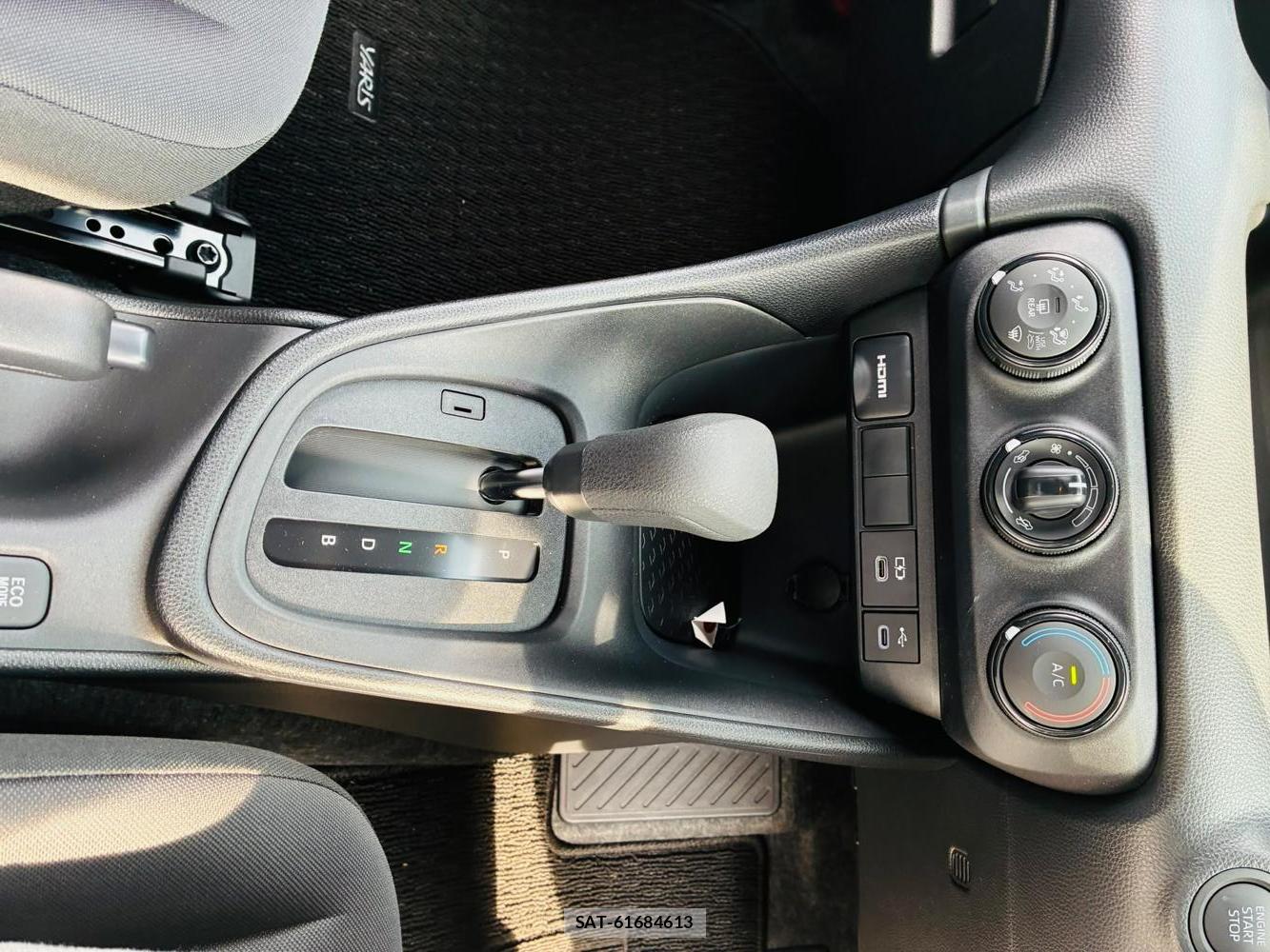 Toyota YARIS 2025-12 8505336-18