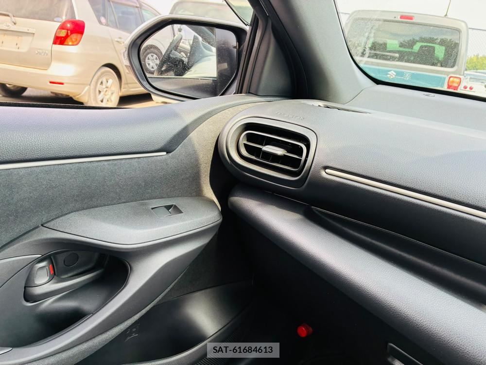 Toyota YARIS 2025-12 8505336-21