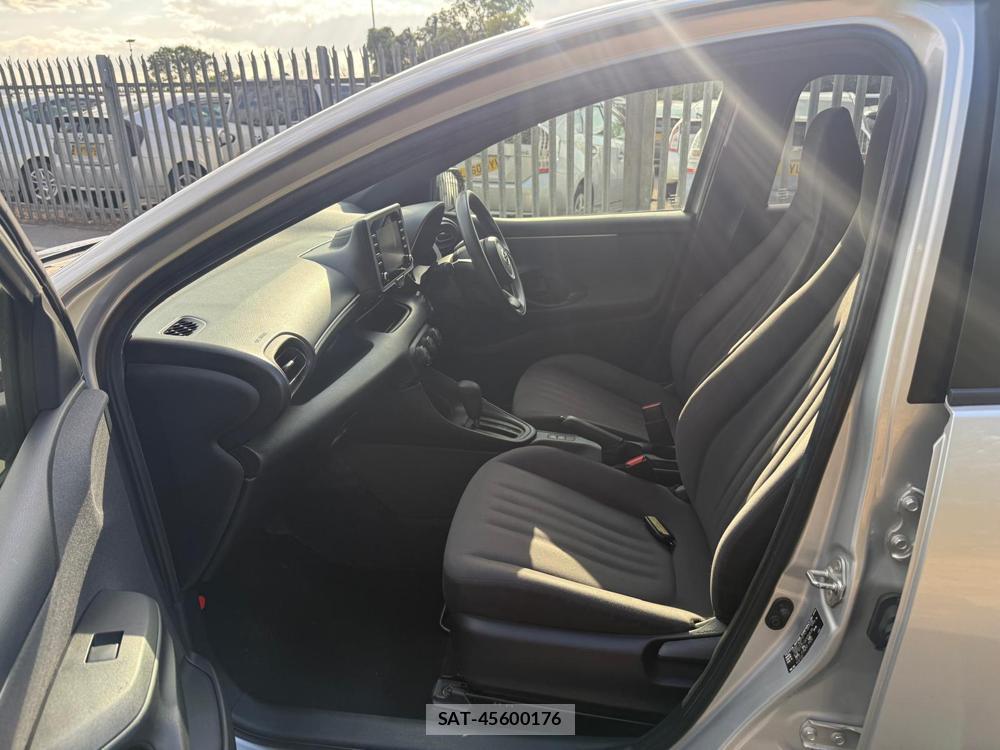 Toyota YARIS 2020-09 1797343-10