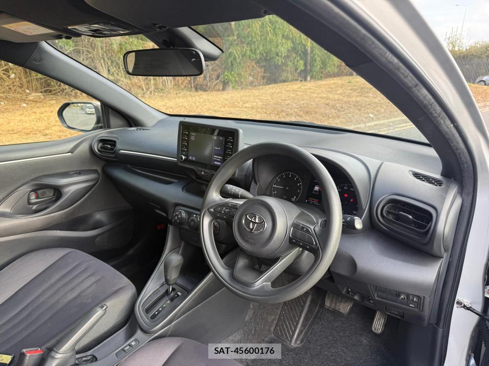 Toyota YARIS 2020-09 1797343-13