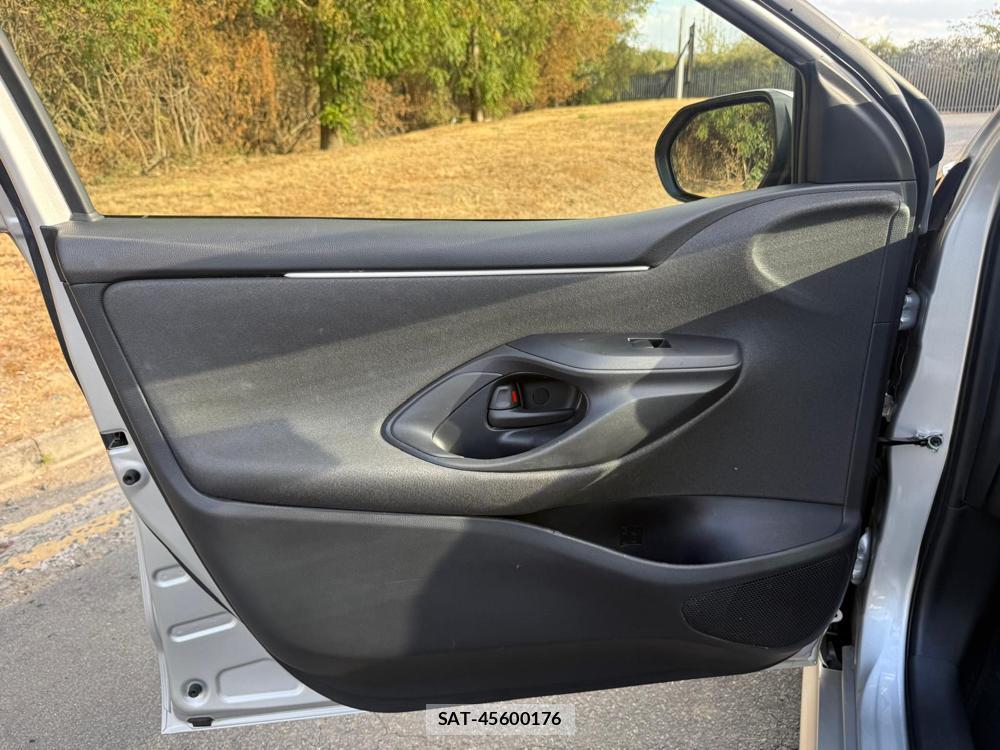 Toyota YARIS 2020-09 1797343-31