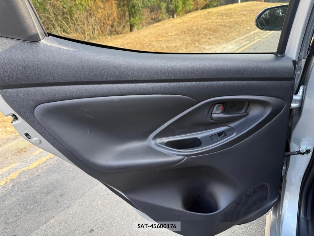 Toyota YARIS 2020-09 1797343-32