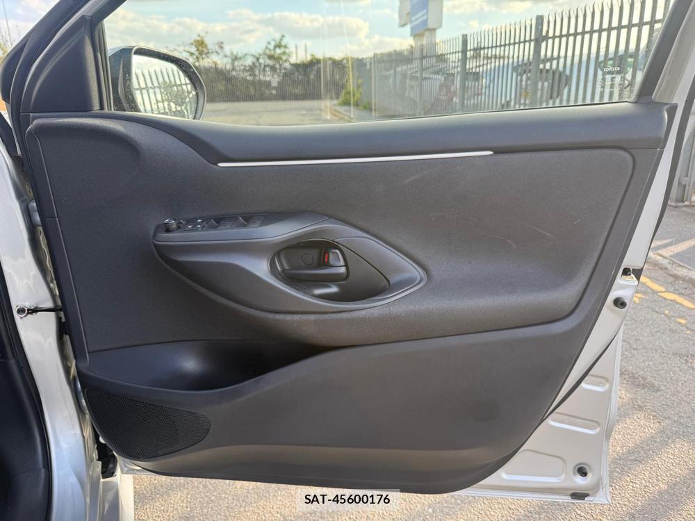 Toyota YARIS 2020-09 1797343-34